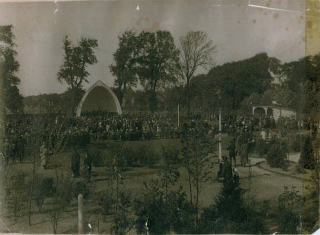 Waarschijnlijk de opening van de muziektuin.